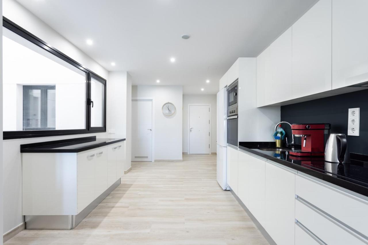 New 140m2 Loft-style Flat At Town Heart, 3 Beaches Close Casa Leon Apartment