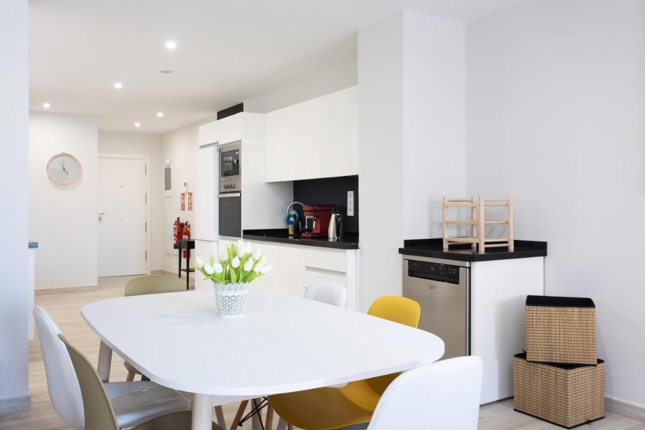 New 140m2 Loft-style Flat At Town Heart, 3 Beaches Close Casa Leon *